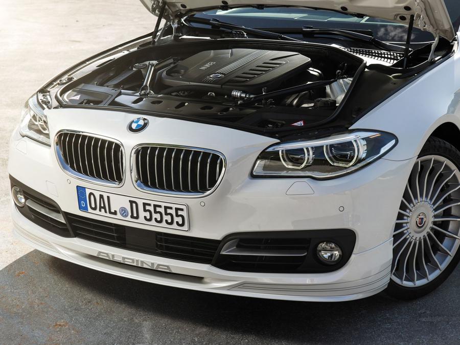 Моторный отсек Alpina D5 Bi-Turbo Touring (F11) 2013 года  (фото 7 из 7)